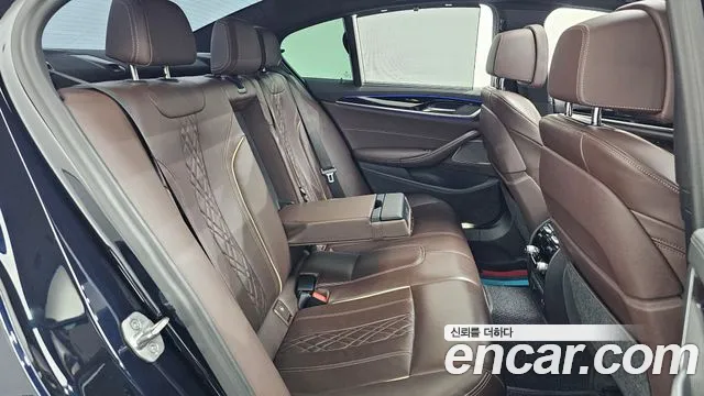 BMW 5 Series G30 — Фото автомобиля 18