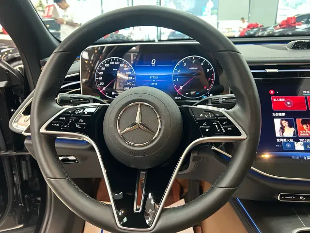 Mercedes-Benz E-Class — Фото автомобиля 16