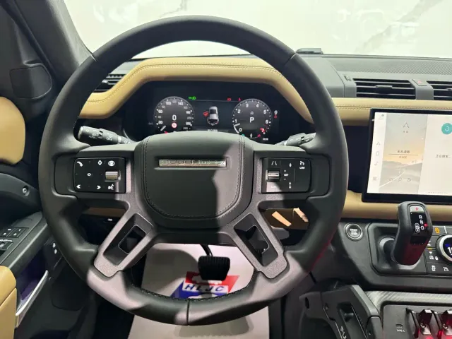 Land Rover Defender — Фото автомобиля 8