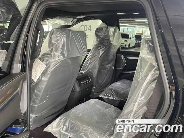 Cadillac Escalade Generation 5 — Фото автомобиля 8