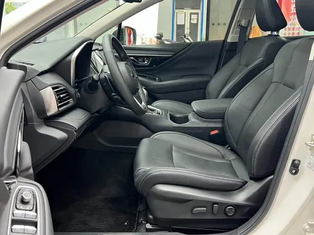 Subaru Outback — Фото автомобиля 10