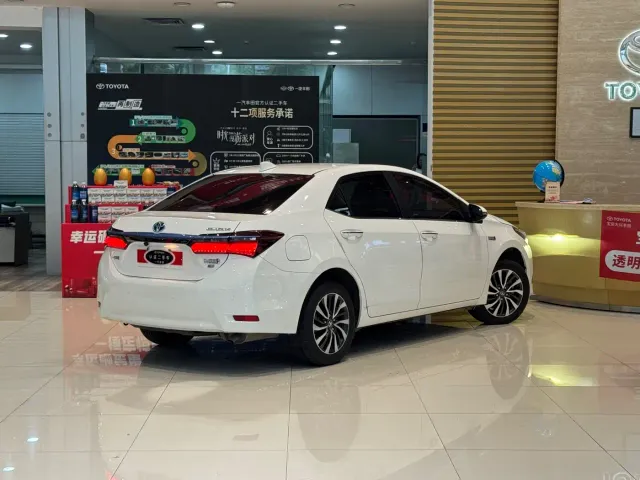 Toyota Corolla Twin Engine E+ — Фото автомобиля 2