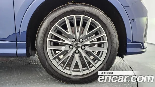 Audi Q3 40 TFSI quattro Premium — Фото автомобиля 5