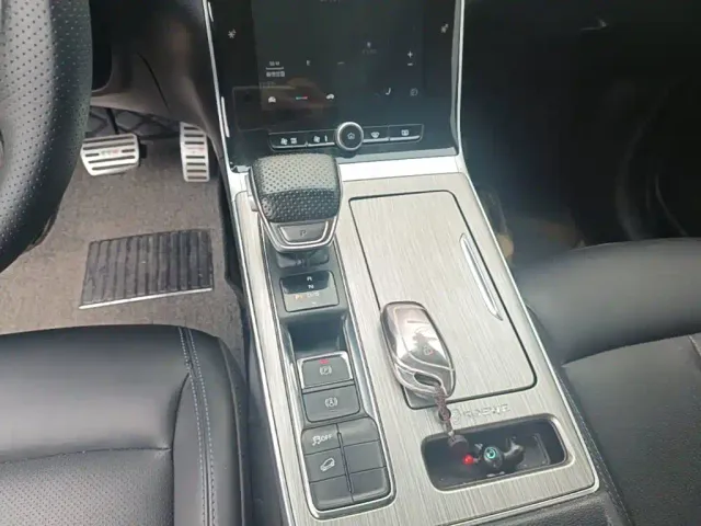 Roewe RX5 — Фото автомобиля 13