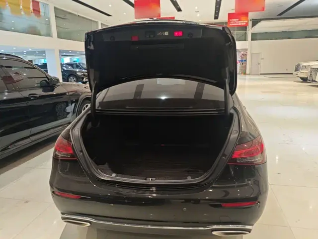 Mercedes-Benz E-Class — Фото автомобиля 18