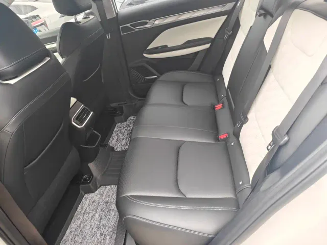 Geely Emgrand L — Фото автомобиля 5