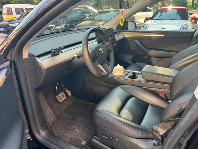 Tesla Model Y — Фото автомобиля 4