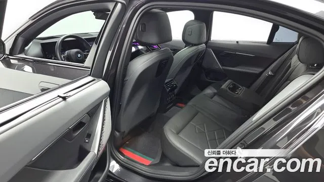 BMW 5-Series 5 серия (G60) 530i xDrive M Sport — Фото автомобиля 11