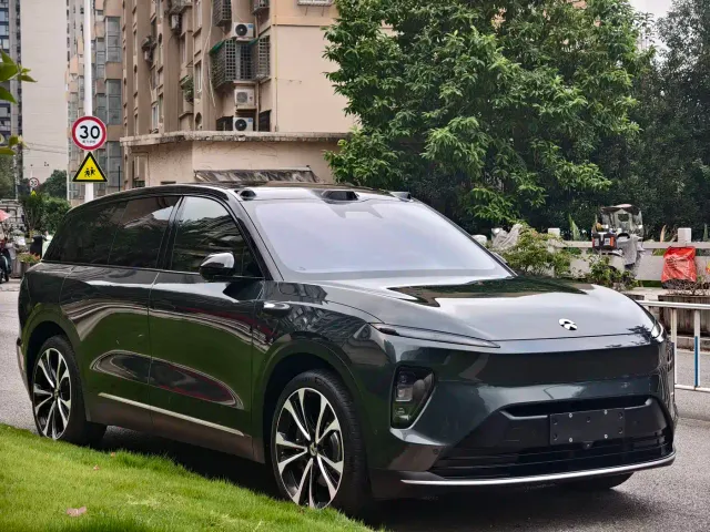 Nio ES8 — Фото автомобиля 3