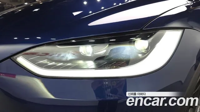Tesla Model X — Фото автомобиля 22
