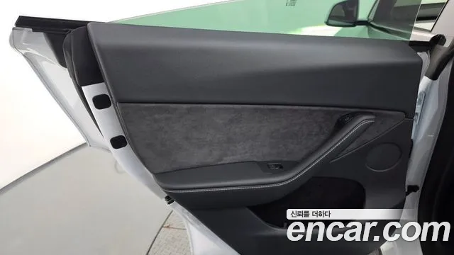 Tesla Model Y — Фото автомобиля 25
