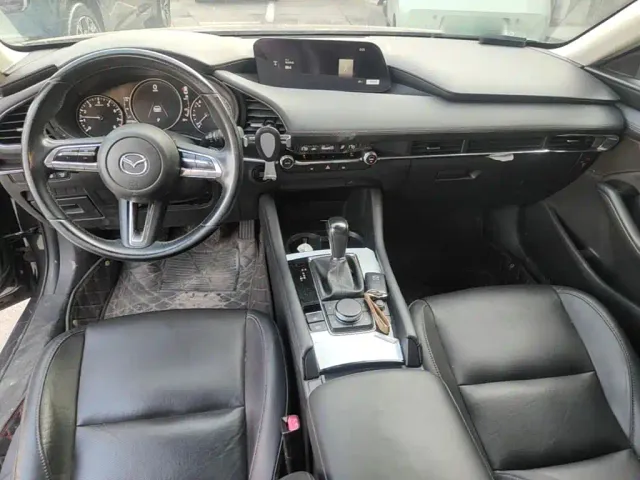 Mazda Axela — Фото автомобиля 9