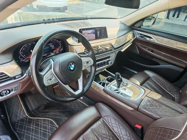 BMW 7 Series — Фото автомобиля 12