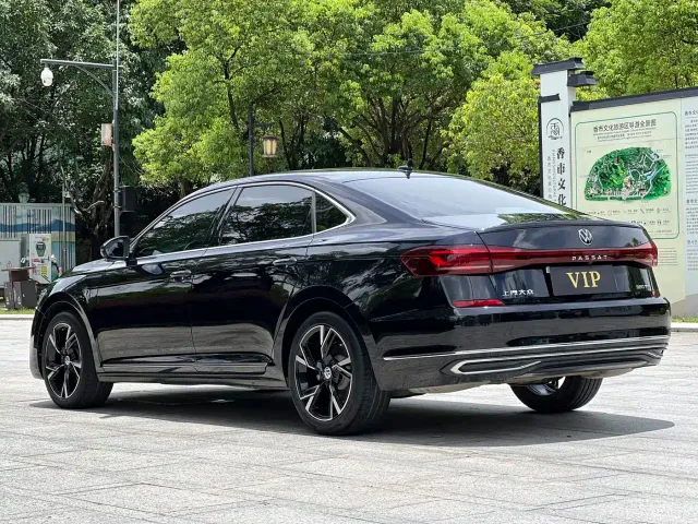 Volkswagen Passat — Фото автомобиля 13