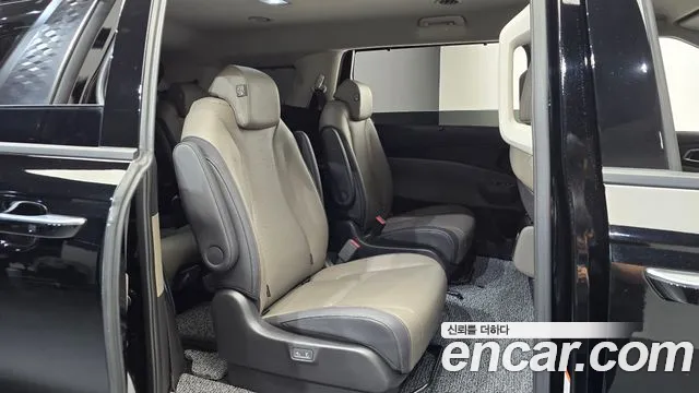 Kia Carnival — Фото автомобиля 17