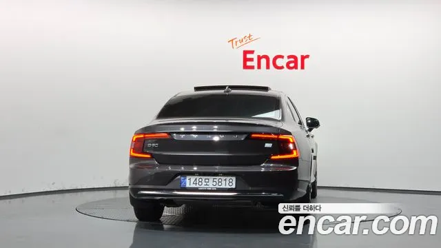 Volvo S90 — Фото автомобиля 4
