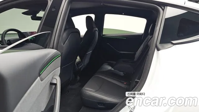 Tesla Model Y — Фото автомобиля 10