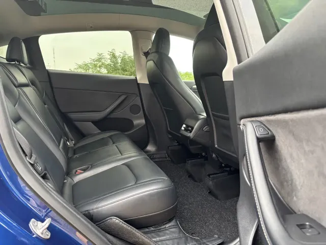 Tesla Model Y — Фото автомобиля 11