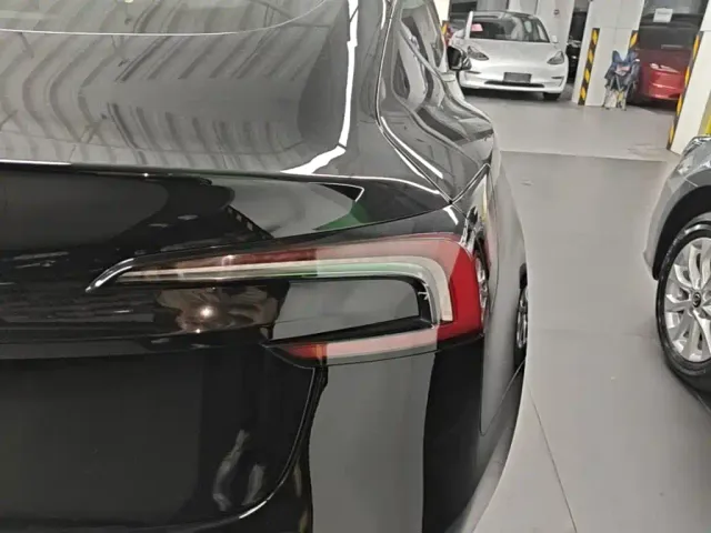 Tesla Model 3 — Фото автомобиля 7