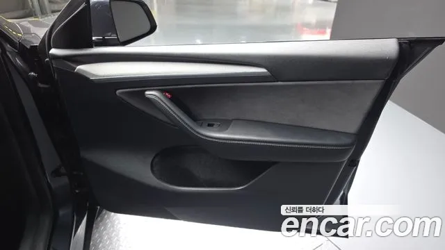 Tesla Model Y — Фото автомобиля 13
