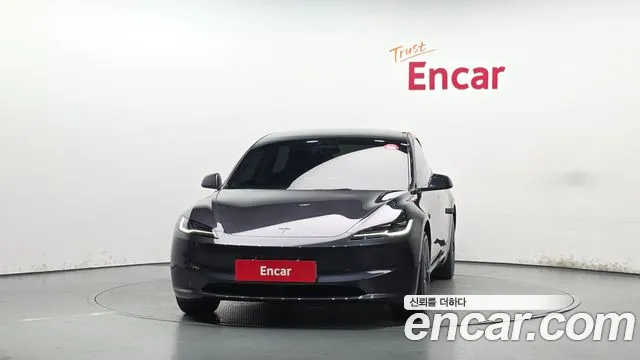 Tesla Model 3 — Фото автомобиля 3