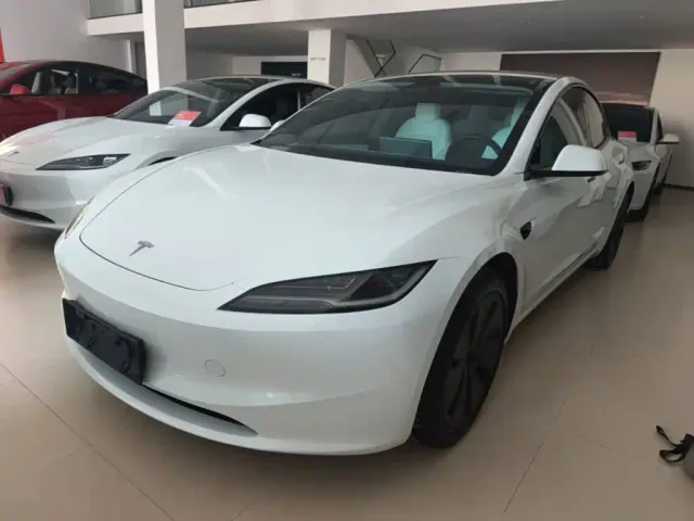 Фотография автомобиля — Tesla Model 3