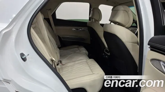 Genesis GV70 — Фото автомобиля 25