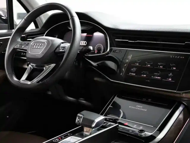 Audi Q7 — Фото автомобиля 10