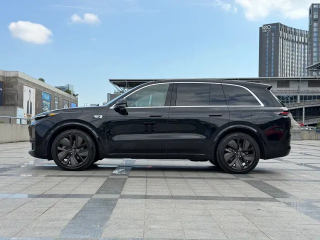 Li Auto L8 — Фото автомобиля 7