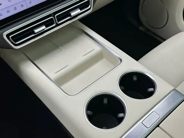 Li Auto L7 — Фото автомобиля 17