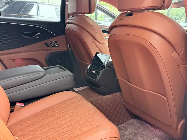 Bentley Flying Spur — Фото автомобиля 9