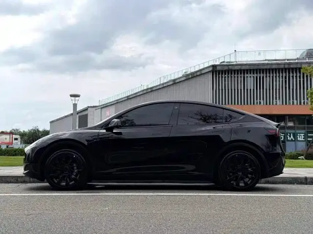 Tesla Model Y — Фото автомобиля 5