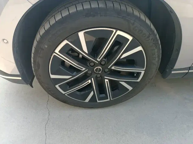 Volvo XC70 Plug-in Hybrid — Фото автомобиля 22