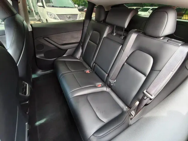 Tesla Model Y — Фото автомобиля 12