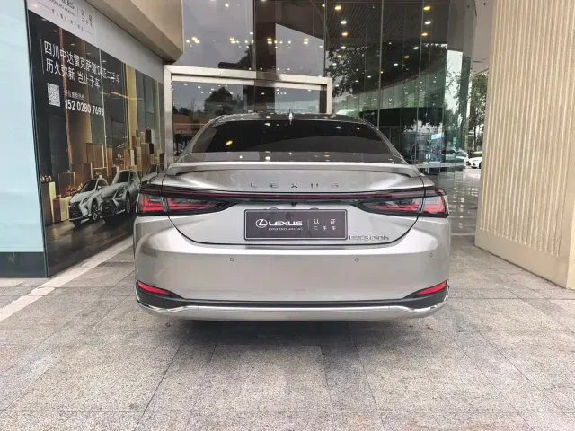 Lexus ES — Фото автомобиля 5