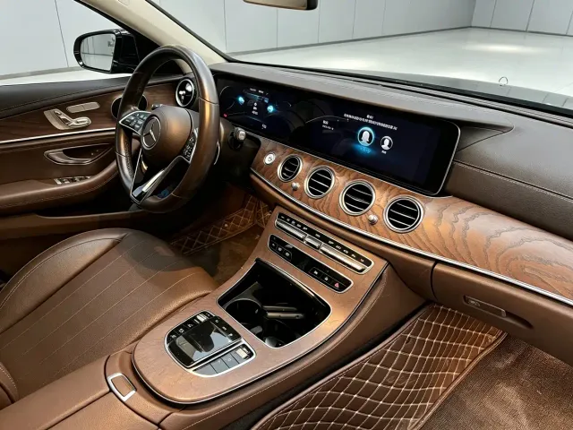 Mercedes-Benz E-Class — Фото автомобиля 11