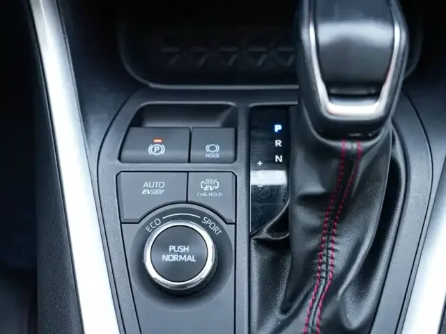 Toyota Wildlander — Фото автомобиля 12