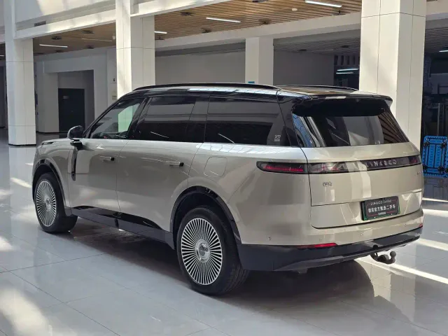 Lynk & Co 900 — Фото автомобиля 16