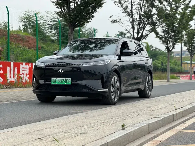 Фотография автомобиля — Dongfeng eπ 008