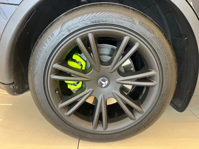Tesla Model Y — Фото автомобиля 17