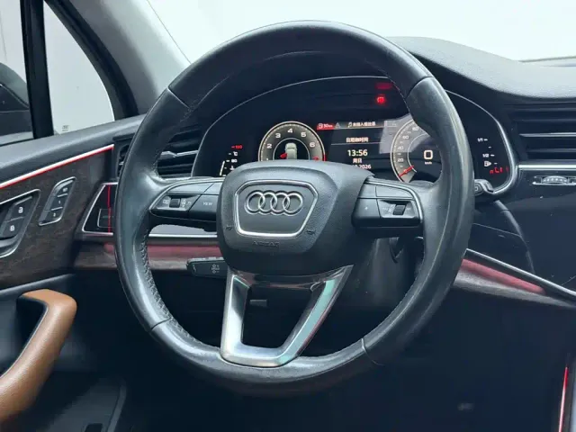 Audi Q7 — Фото автомобиля 10