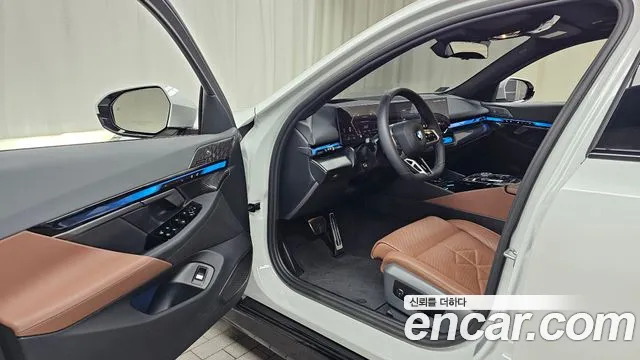 BMW 5-Series 5 серия (G60) 530i xDrive M Sport Pro Special Edition — Фото автомобиля 10