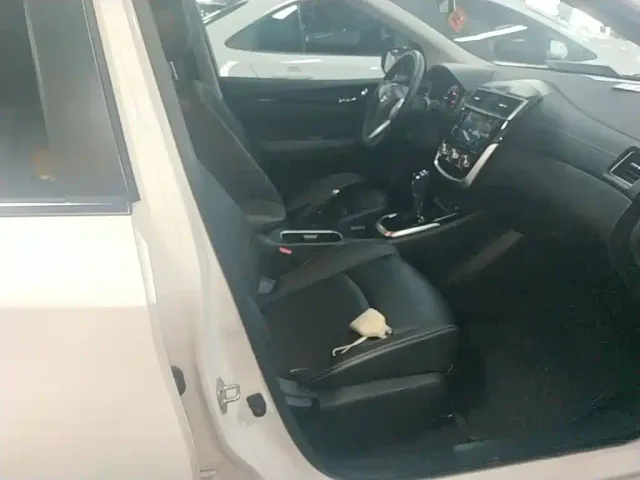 Nissan Tiida — Фото автомобиля 24