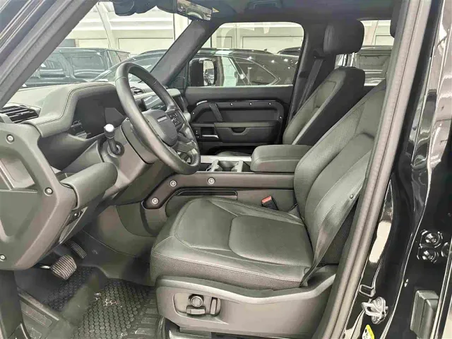 Land Rover Defender — Фото автомобиля 13