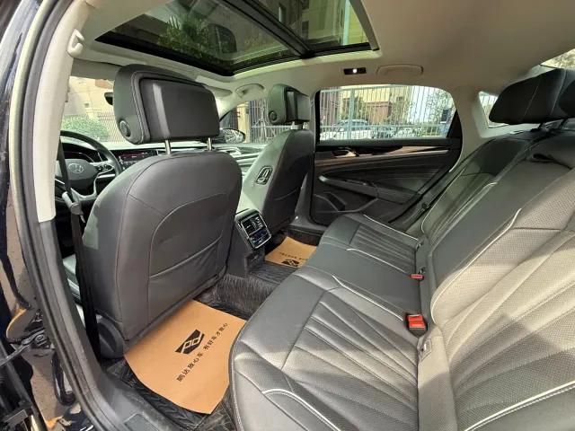 Volkswagen Passat — Фото автомобиля 5