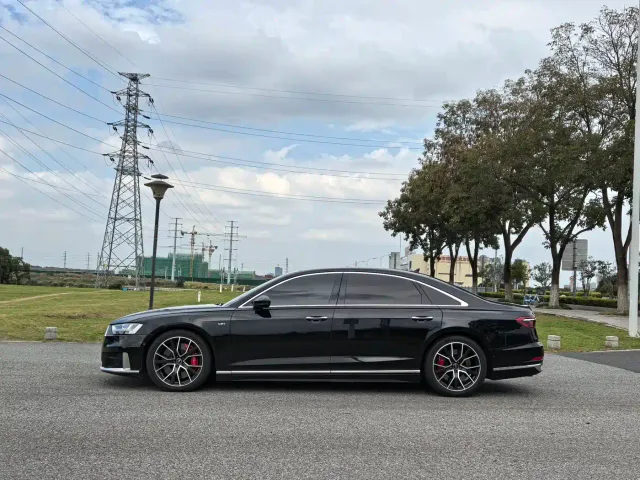 Audi A8 — Фото автомобиля 5