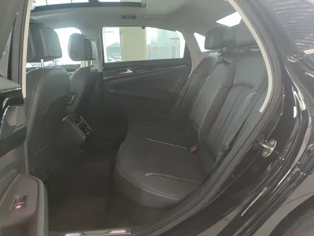 Volkswagen Passat — Фото автомобиля 16
