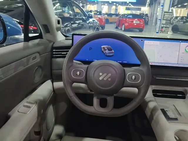 IM Motors LS6 — Фото автомобиля 14