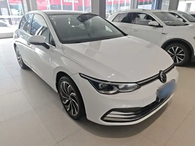 Volkswagen Golf — Фото автомобиля 3