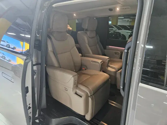 Li Auto MEGA — Фото автомобиля 14